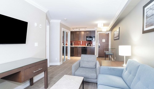 Standard Suite, 1 King Bed, Kitchenette