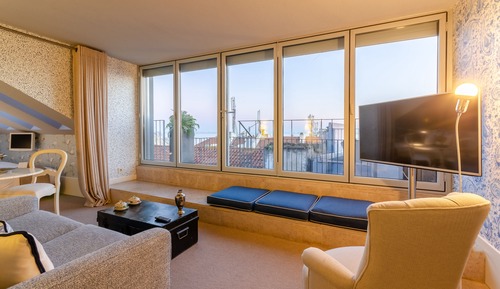 Suite, River View