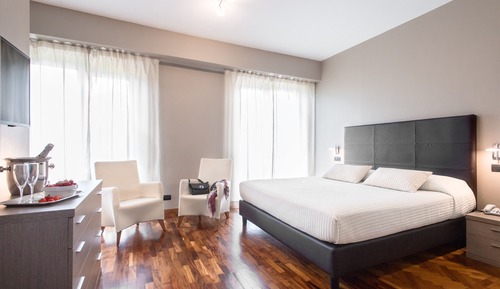 Deluxe Room, 1 Queen Bed, Balcony (Spa access)