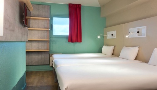 Triple Room with tree single beds