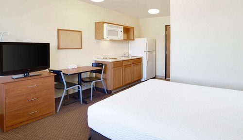 Room, 1 Queen Bed, Non Smoking, Kitchen (Efficiency)