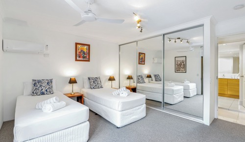 Deluxe Two Bedroom Ocean View Apartment - Top Floor