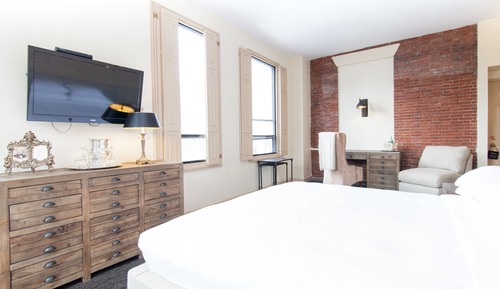 Basic Room, 1 King Bed