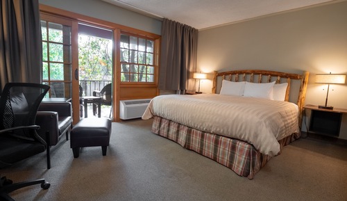 Junior Room, 1 King Bed, River View (River Facing)