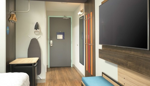 Room, 1 King Bed, Accessible (Roll-In Shower)