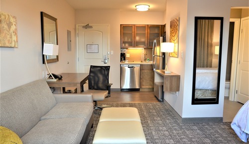 Studio Suite, 1 Queen Bed, Kitchen