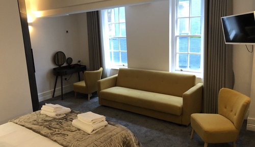 Family Apartment, Ensuite (Street View)