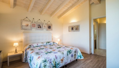 Panoramic Apartment, Hill View