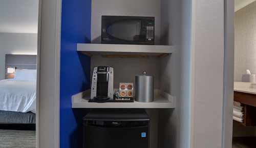 Suite, 1 King Bed, Accessible (Comm)