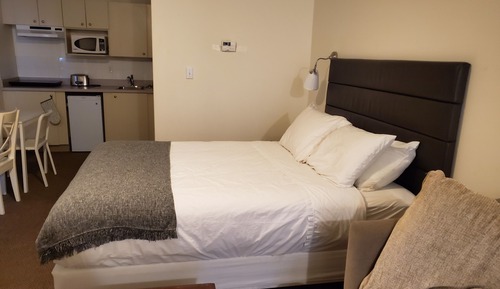 Single kitchenette Suite