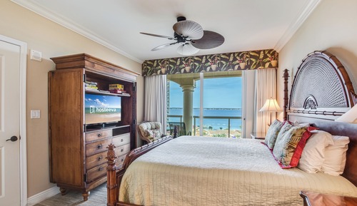Classic Condo, 2 Bedrooms, Balcony, Bay View