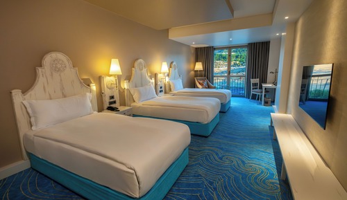 Room, 3 Twin Beds, Smoking (Large Triple)