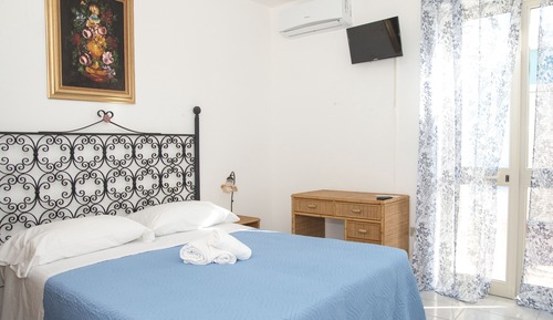 Economy Room