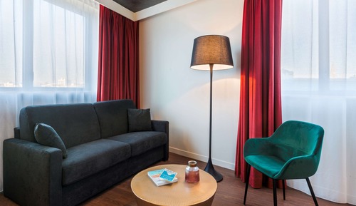 Family Room, 1 Queen Bed, Non Smoking (Larger Room;with Sofabed)