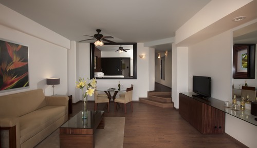 Junior Suite Ocean Front King