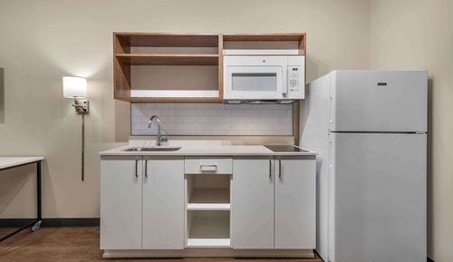 Standard Studio, 1 King Bed, Non Smoking, Refrigerator & Microwave