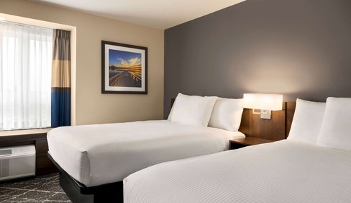 Room, 2 Queen Beds, Non Smoking (Shower/Tub Combo)