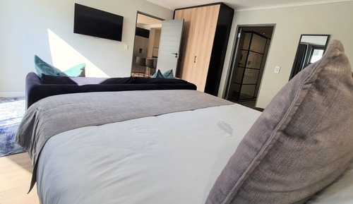 007 Suite