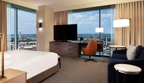 Deluxe Room, 1 King Bed, Corner