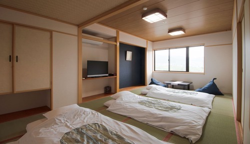 Economy Triple Room, Non Smoking, Shared Bathroom