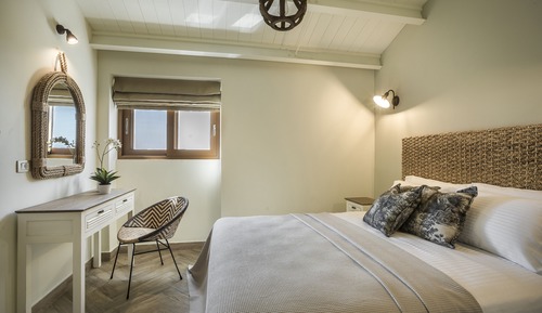 Deluxe Suite, Partial Sea View