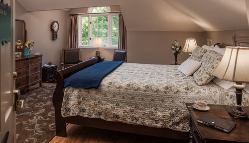 Room (White Oak)