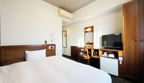 Single Room, Smoking