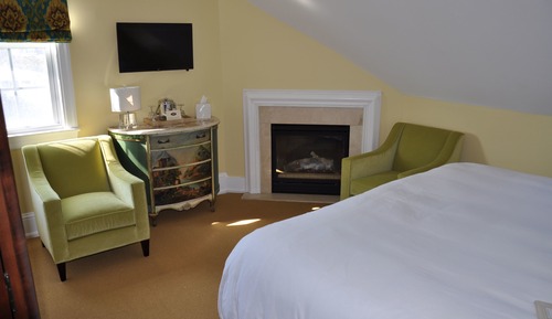 Room (Room 8)