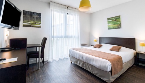 Standard Studio, 1 Queen Bed