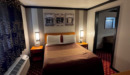 Luxury Studio Suite, 1 King Bed, Non Smoking, Jetted Tub