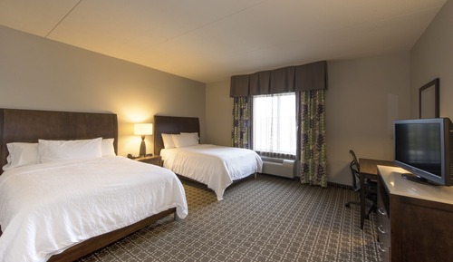 Room, 2 Queen Beds, Accessible (Roll-In Shower)