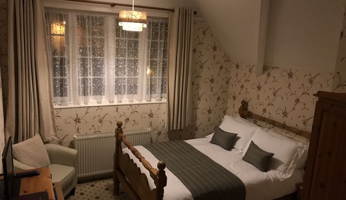 Double Room, Ensuite (River View)