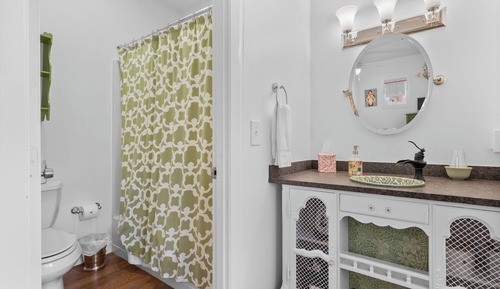 Room (Sugar Magnolia)
