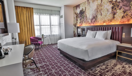 Deluxe Room, 1 King Bed, Non Smoking (North)