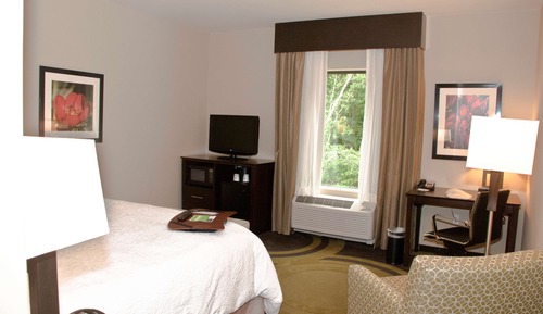 King bed with tub