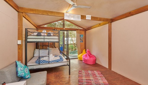 Island Retreat Twin (Shared Bathroom)