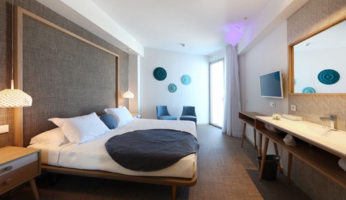 Double Room Single Use, Partial Sea View