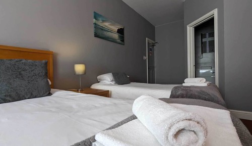 Twin Room (Extra Large)