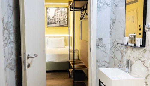 Single Room, Private Bathroom