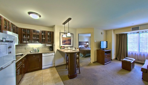 Suite, 2 Bedrooms, Kitchen (1 King and 1 Queen, Frig)