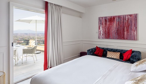Junior Studio Suite, 1 King Bed, City View
