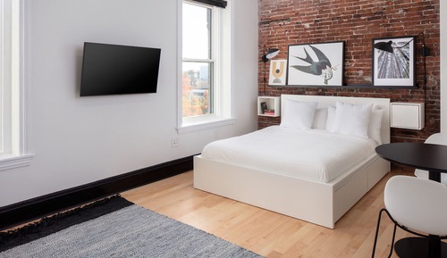 Queen Studio with Kitchenette (Self Check-in with Virtual Front Desk)