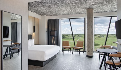 Standard Room, 1 King Bed Golf View