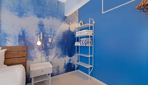 2 Bedroom w/ Terrace
