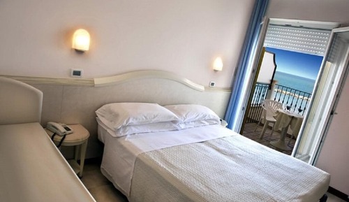 Classic Triple Room, Partial Sea View