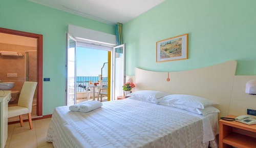 Classic Double Room, Partial Sea View