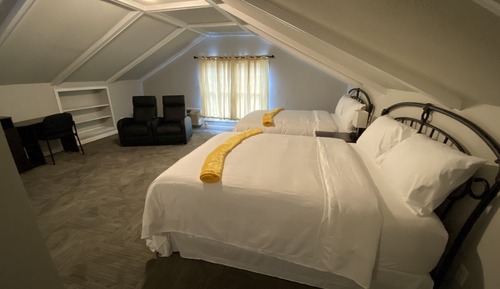 Family Room, 2 Queen Beds, Non Smoking