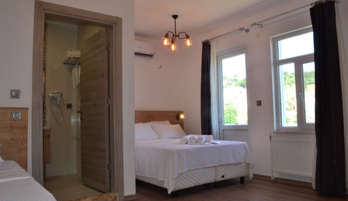 Triple Room, Balcony, Garden View