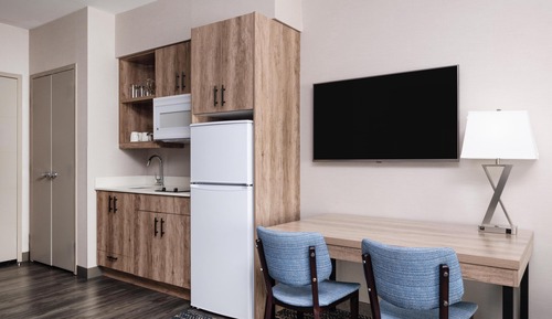 Executive Suite, 1 King Bed, Non Smoking, Kitchen (Large Room, Sofabed, Full Kitchen)