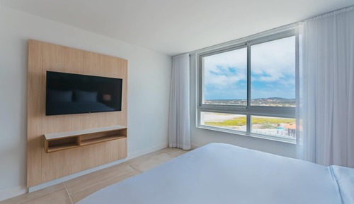 Suite, Non Smoking (1 King & 2 Single Beds, Island View)